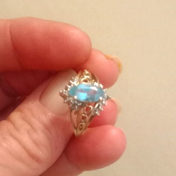 Avon 10 k natural ice blue topaz and diamond ring. Size 7.75 - Picture 2 of 7